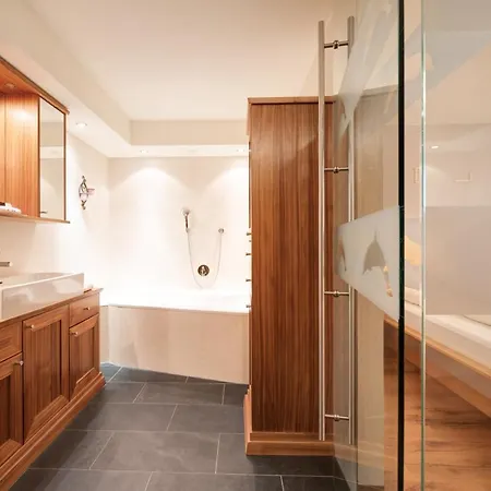 Montana Hotel 4*